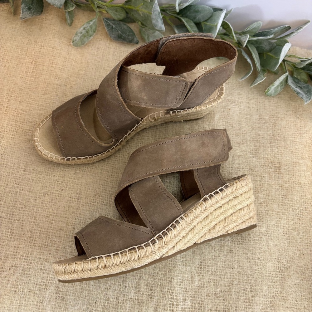 Rockport Cobb Hill Collection Kairi cross strap wedge espadrille in Taupe size 7